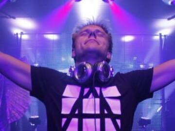 Armin Van Buuren ofrece set de cabeza