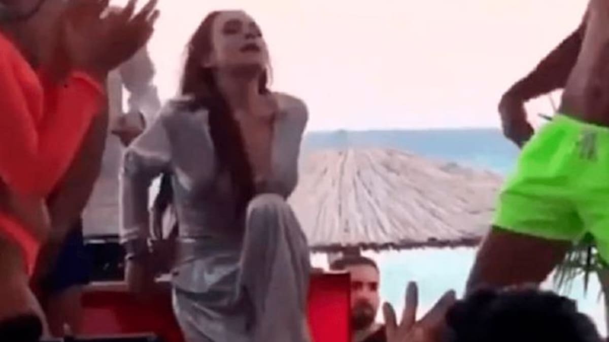 Lindsay Lohan bailó desenfrenadamente en Mykonos