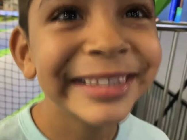 Aidan, un niño de seis años conmueve al pedir que lo adopten