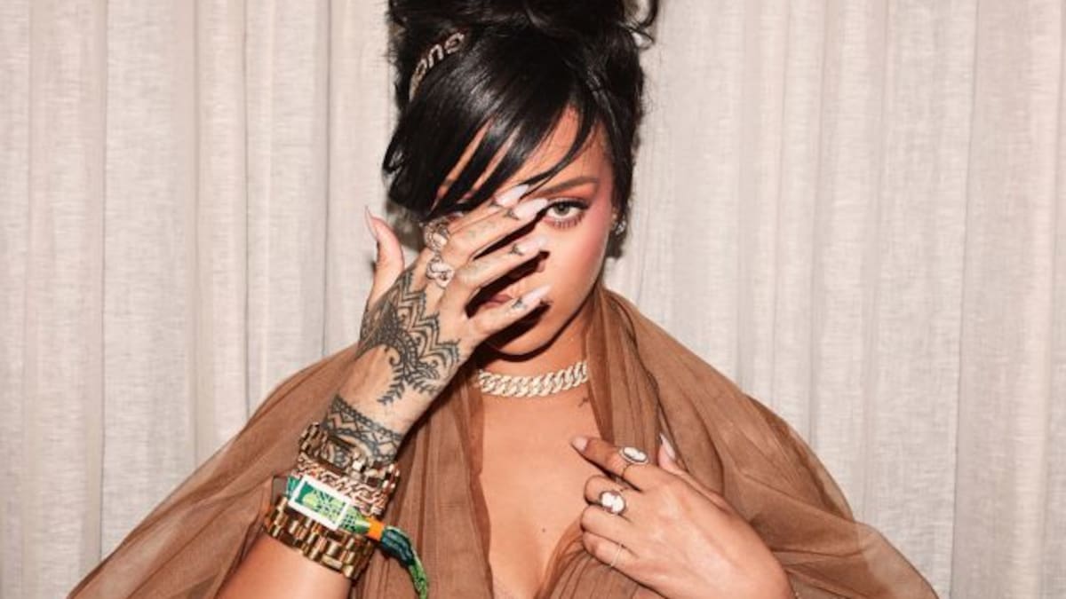 Rihanna sorprende con vestido en transparencia