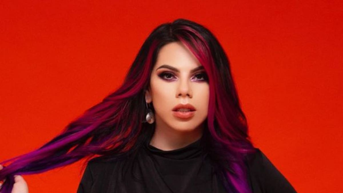 Lizbeth Rodríguez sufre caída durante sexy sesión de fotos