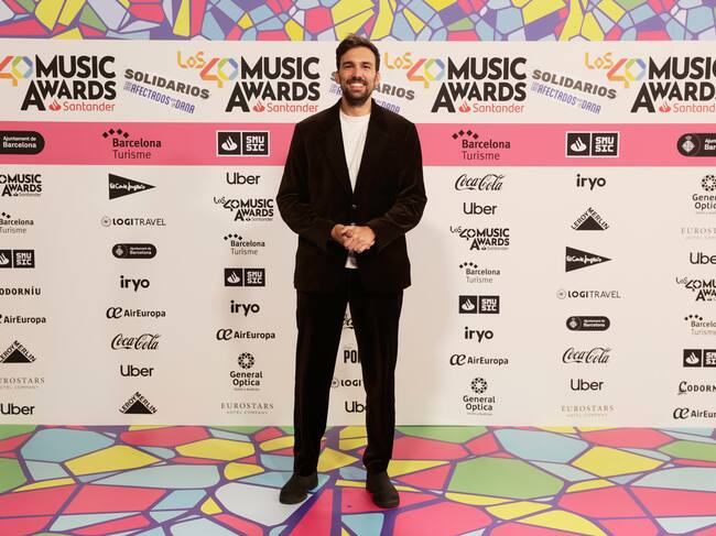 Nuestro compañero de ELS40 ha posado así de sonriente ante la noche tan solidaria que tenemos por delante. Tú también puedes colaborar con la Fila Cero y comprar tus entradas solidarias.