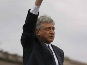 AMLO tiene número 01800 gratuito