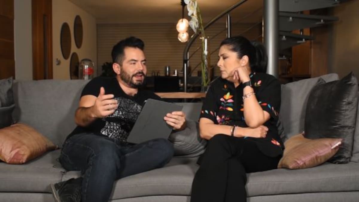Victoria Ruffo se viraliza por reacción ante llamada de Eugenio Derbez