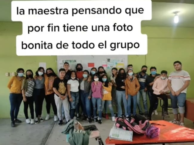 Alumnos le hacen broma pesada a maestra en TikTok