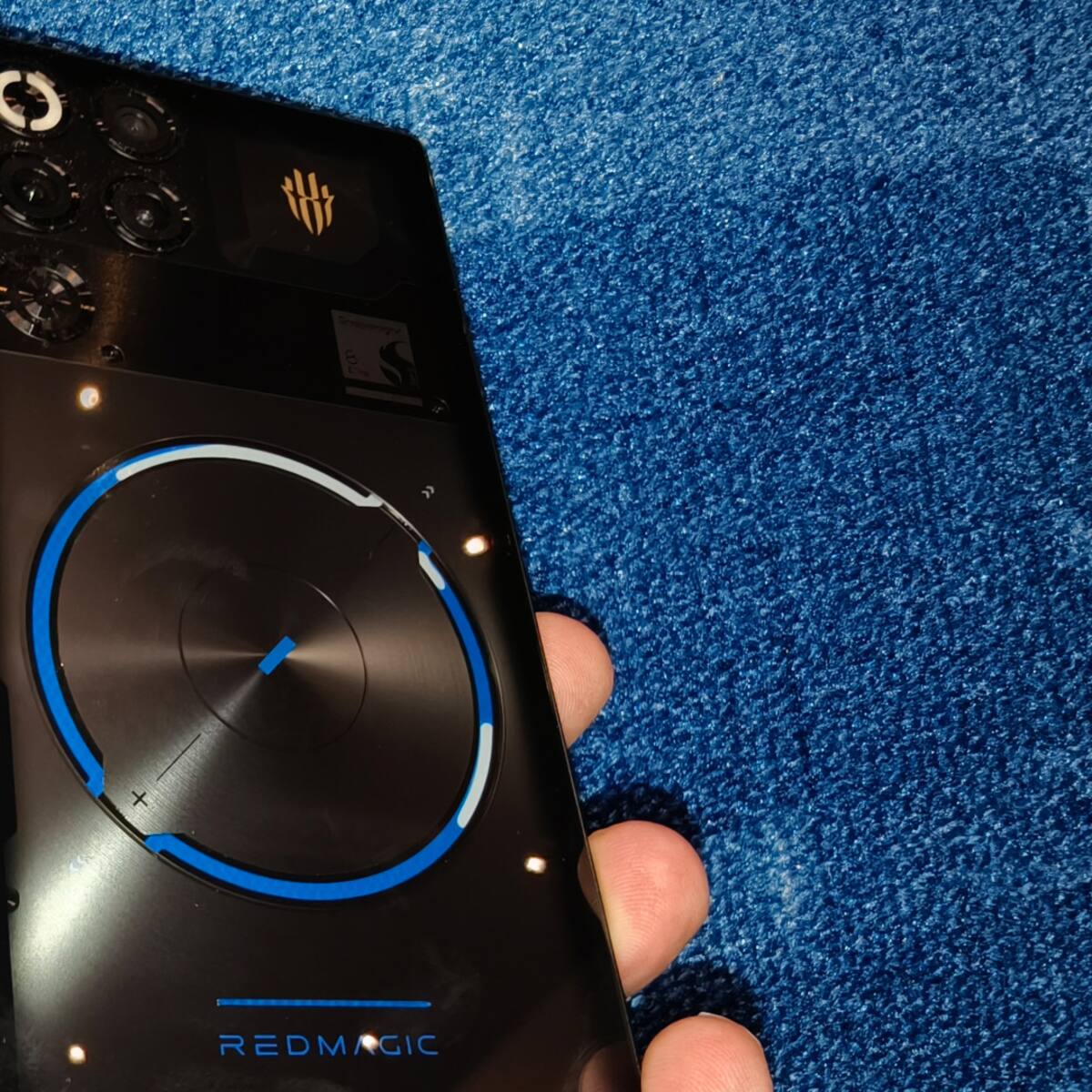 REDMAGIC 11S Pro, primeras impresiones del nuevo gigante de los videojuegos móviles que apuesta por la potencia y refrigeración líquida visible