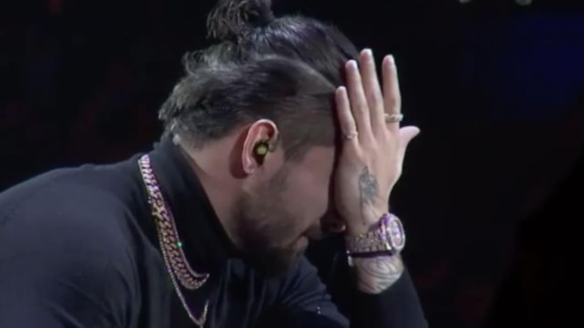 Maluma rompe en llanto durante concierto