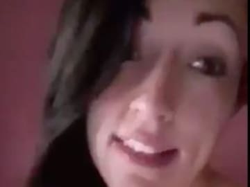 Olvidó el celular en casa de su novia y le fue de lo peor