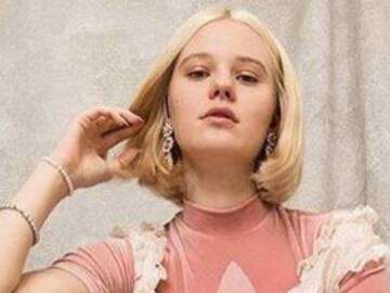 La modelo que fue amenazada por no depilarse las piernas