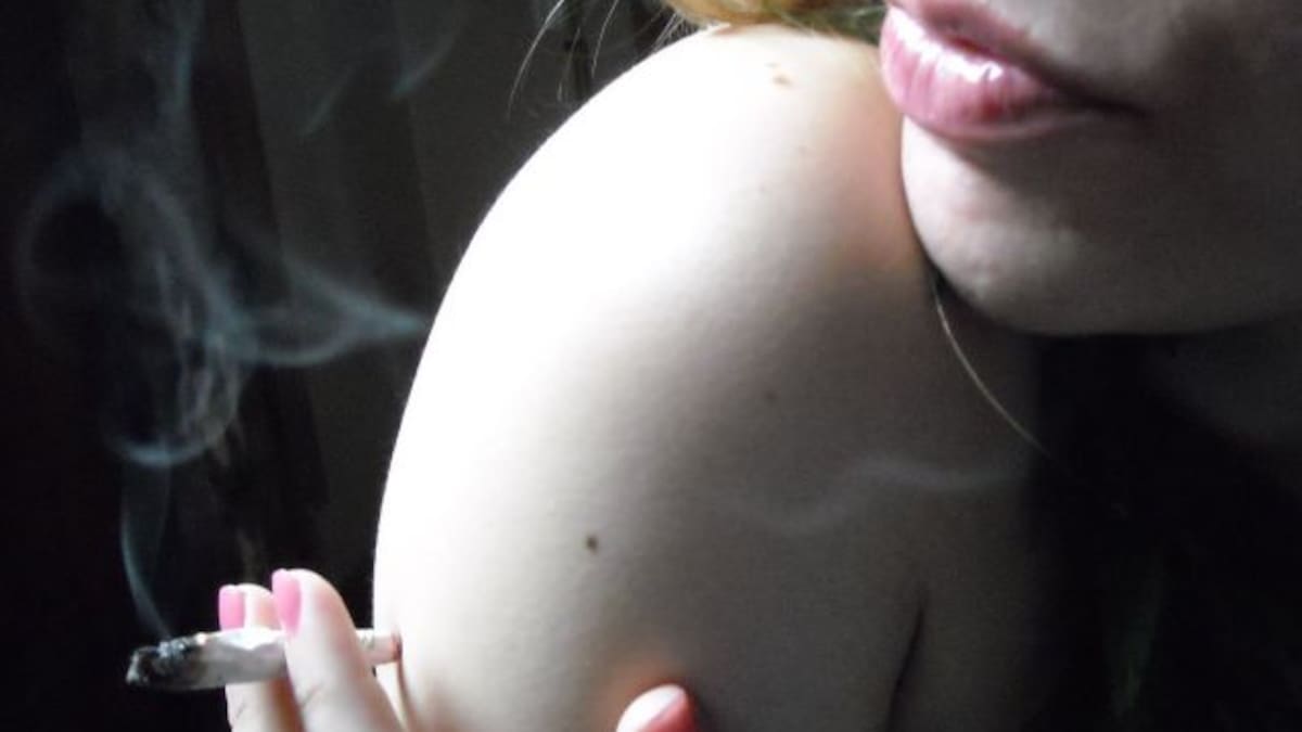 Ganar dinero por fumar Cannabis.