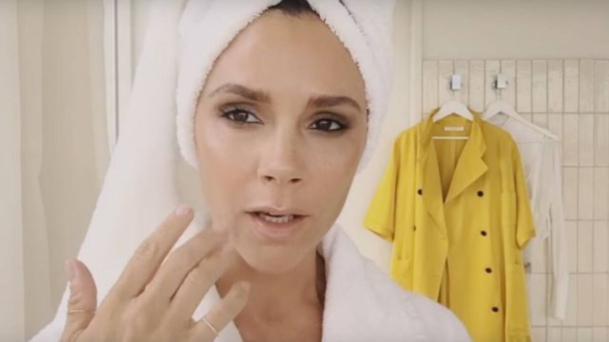 Un tutorial de belleza le causó problemas a Victoria Beckham
