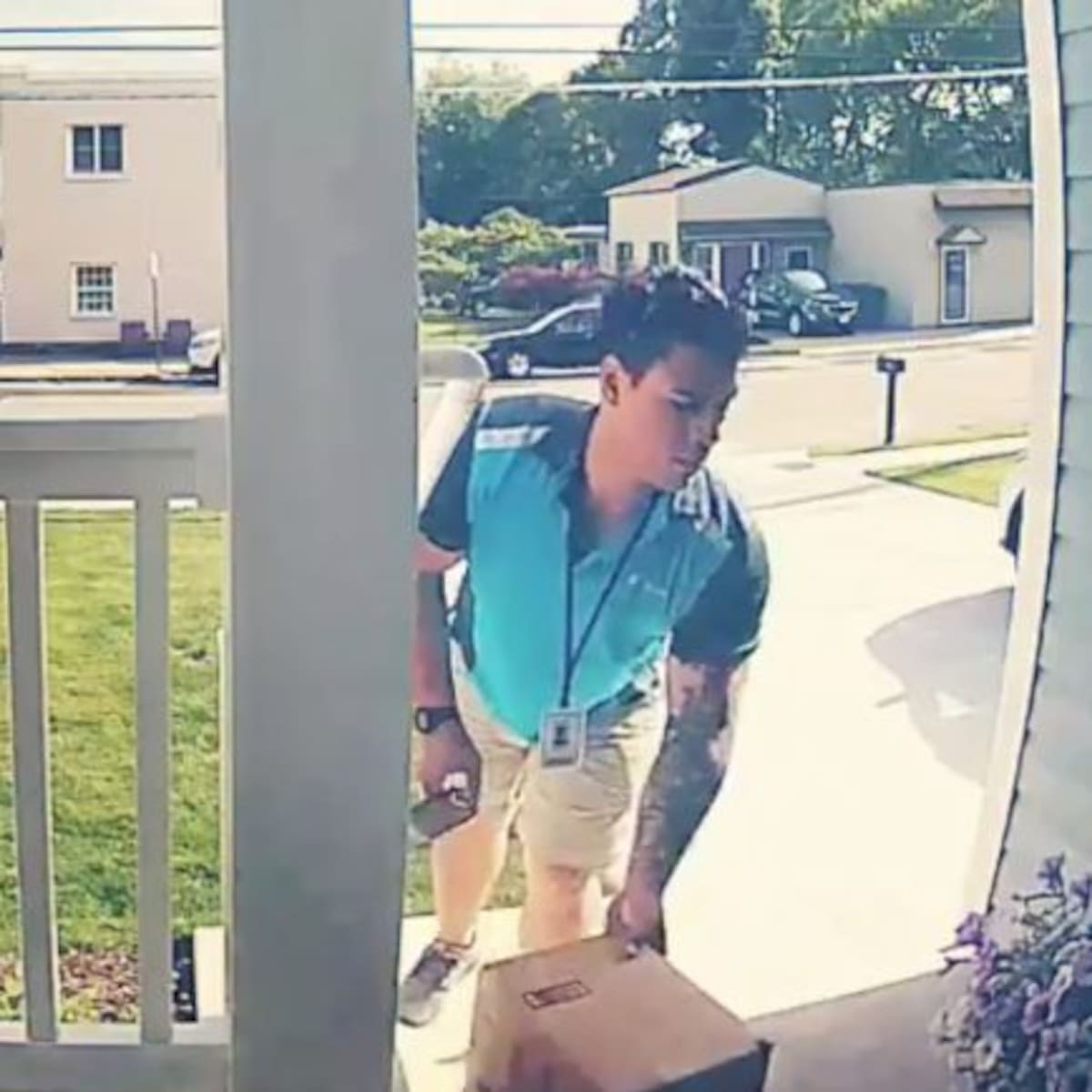 Este repartidor se ganó el corazón de todos en internet