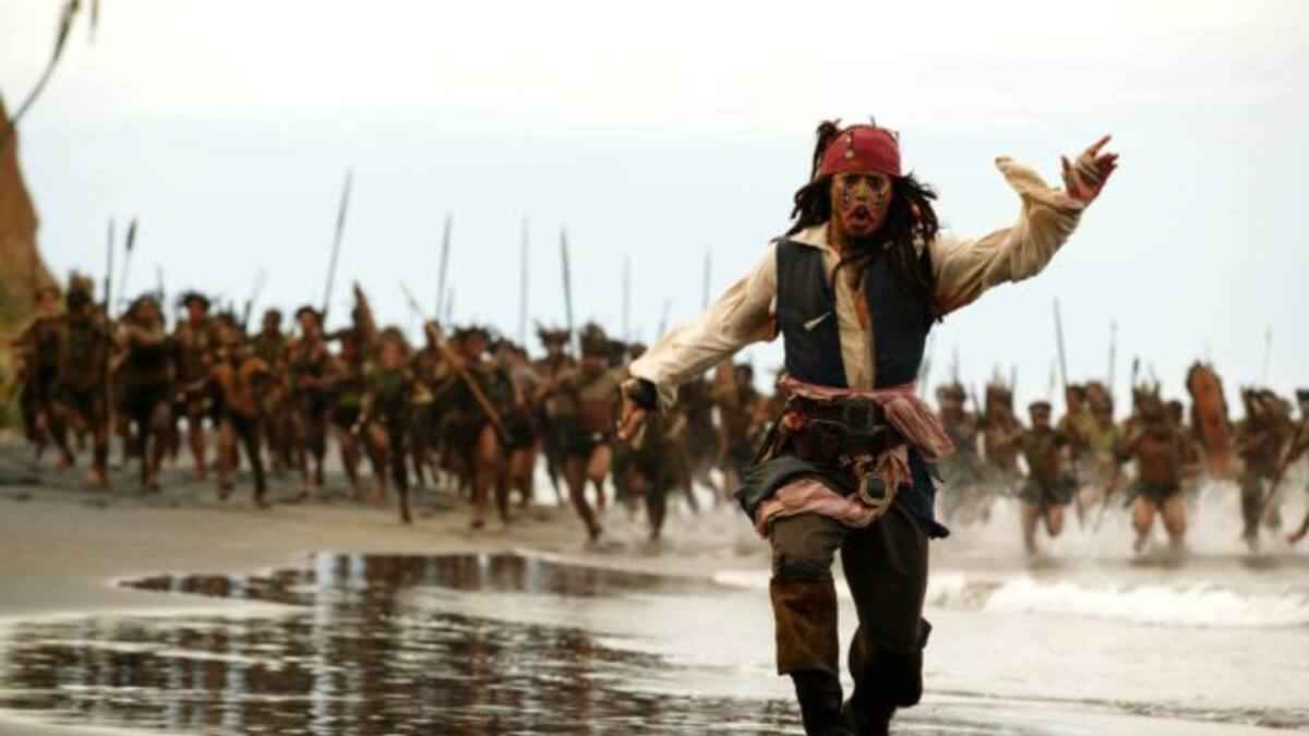 Jack Sparrow soprende a turistas en Disneyland