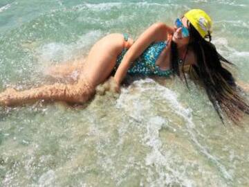 Thalía cautiva con traje de baño estilo sirena