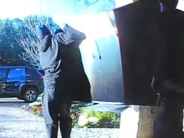 Robaron esta tele, no cupo en su coche y esto fue lo que hicieron