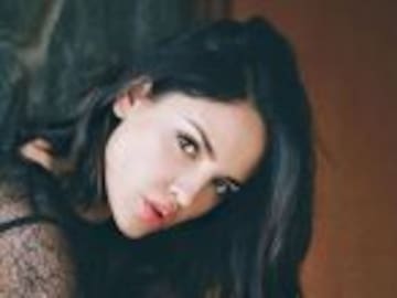 Eiza González sorprende con fotos en lencería transparente