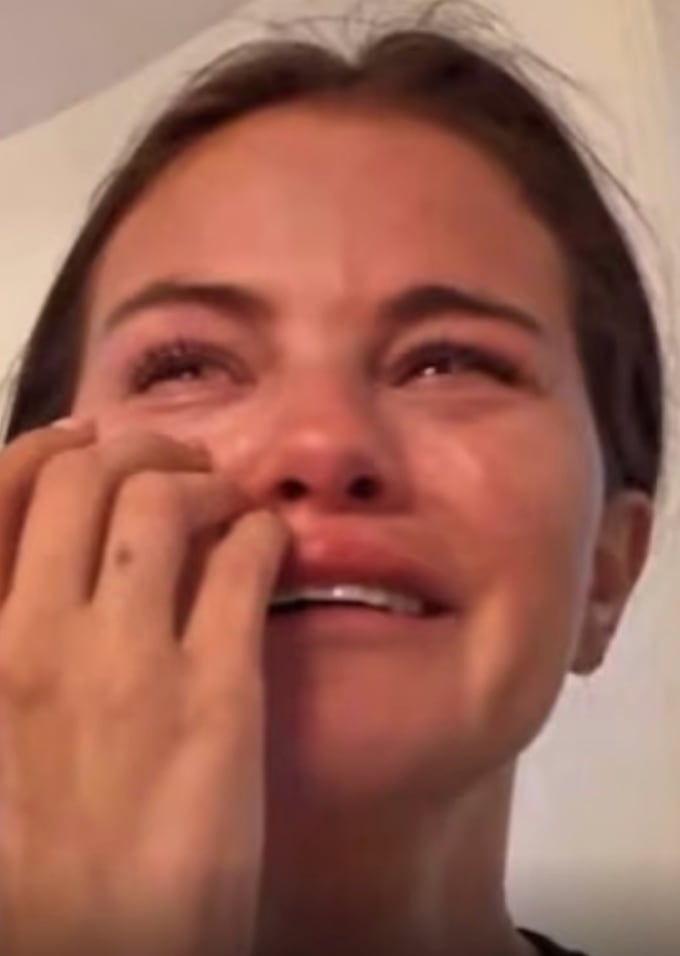 Selena Gomez llorando