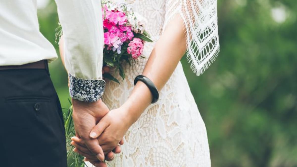 Le prohíben faltar al trabajo el día de su boda