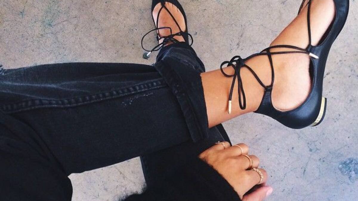 Las balerinas "lace up" son la nueva moda