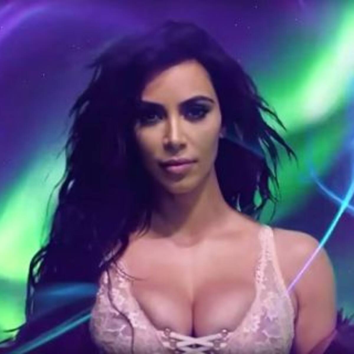 Kim Kardashian hizo un regreso súper sensual