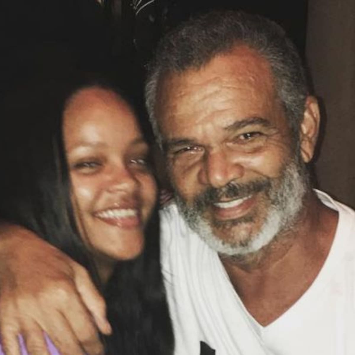 Rihanna demandó a su papá y no te imaginas por qué