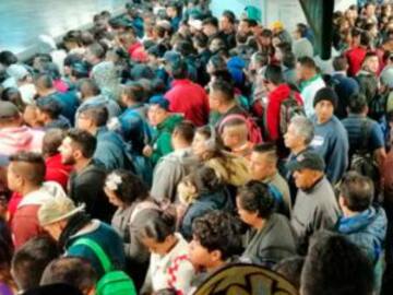 Metro CDMX: Cuchara causa retrasos en línea 8
