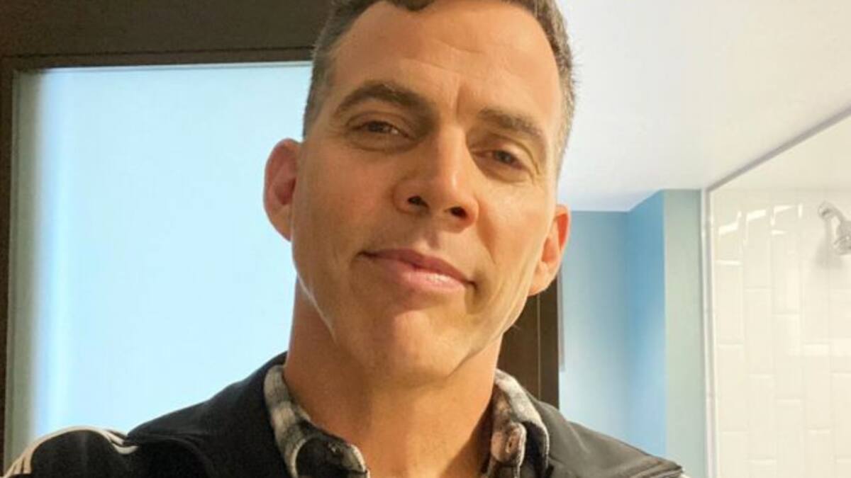 Steve O de "Jackass" se pegó a un espectacular en Los Ángeles ¡Con cinta!