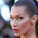 Bella Hadid posa topless para sus fans