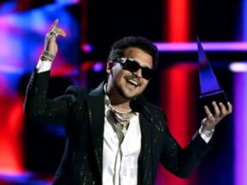 En Instagram se viraliza filtro con tatuajes de Nodal, ¿ya lo probaste?