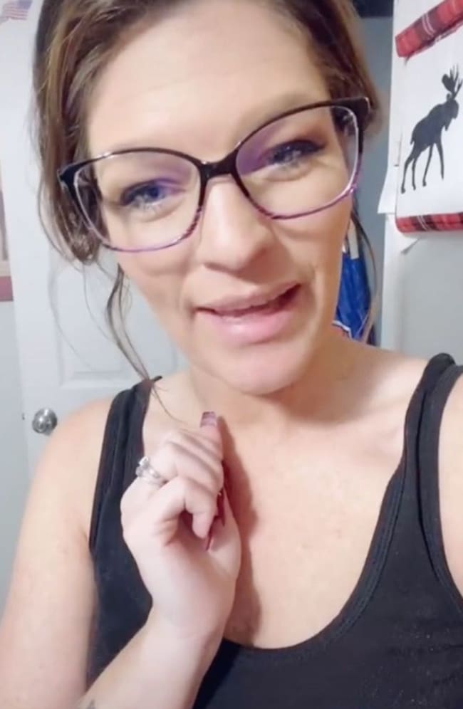 La mamá decidió enseñarle a su hijo