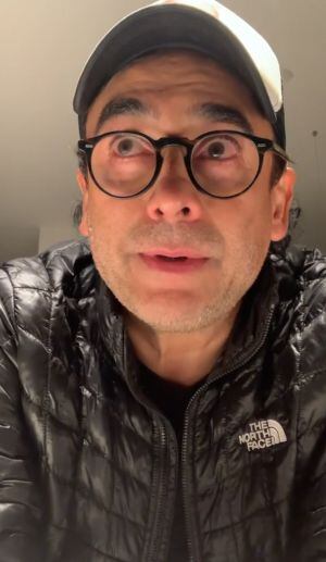 Adal Ramones rompe en llanto al esperarse de la muerte de Alberto Ciurana