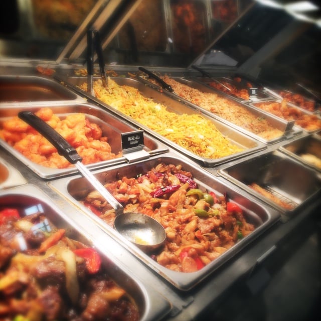 Restaurante corre a hombre de buffet porque comía demasiado y representaba pérdidas económicas