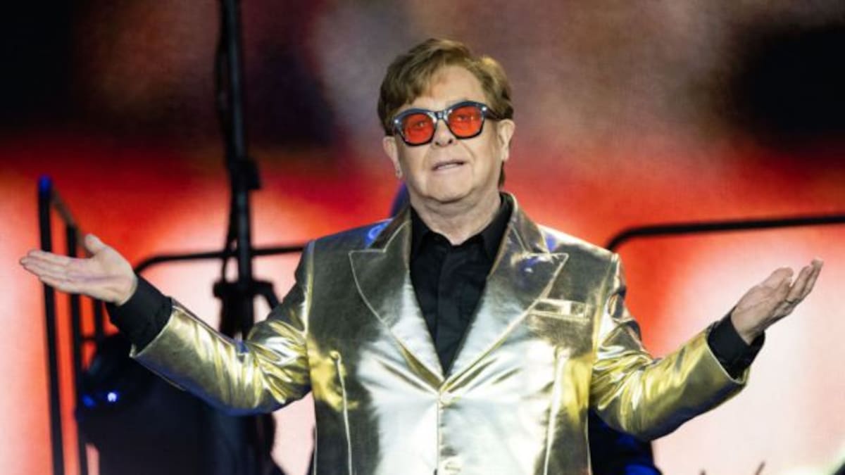 Hospitalizan a Elton John luego de un accidente doméstico