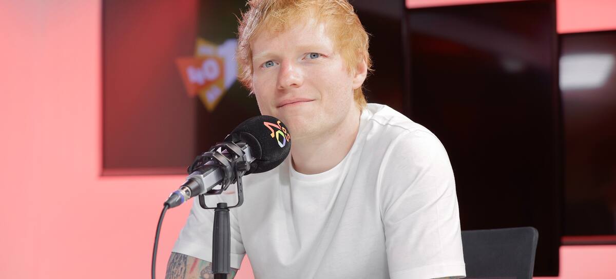 Ed Sheeran, de visita en 'Del 40 al 1 Coca Cola', con Tony Aguilar, 31 de mayo de 2025.