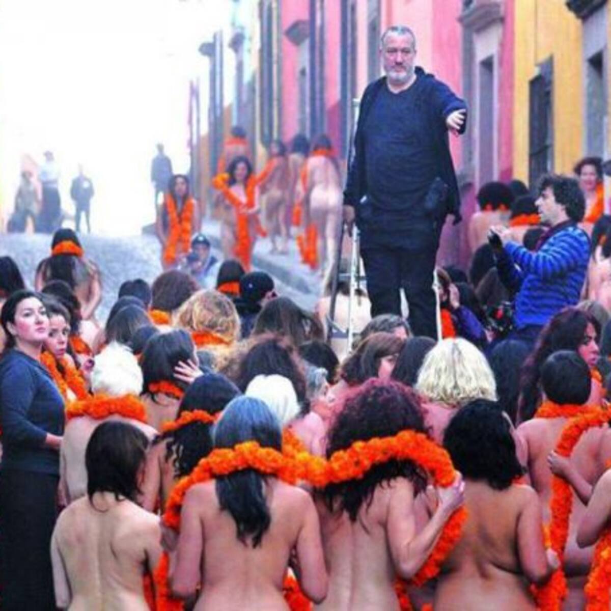 Celebran el ‘Día de Muertos’ sin ropa