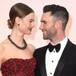 Adam Levine y Behati Prinsloo pelean por la atención de su hija