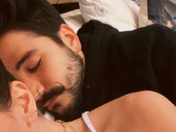 Camilo publica foto íntima con Evaluna, se arrepiente y la borra