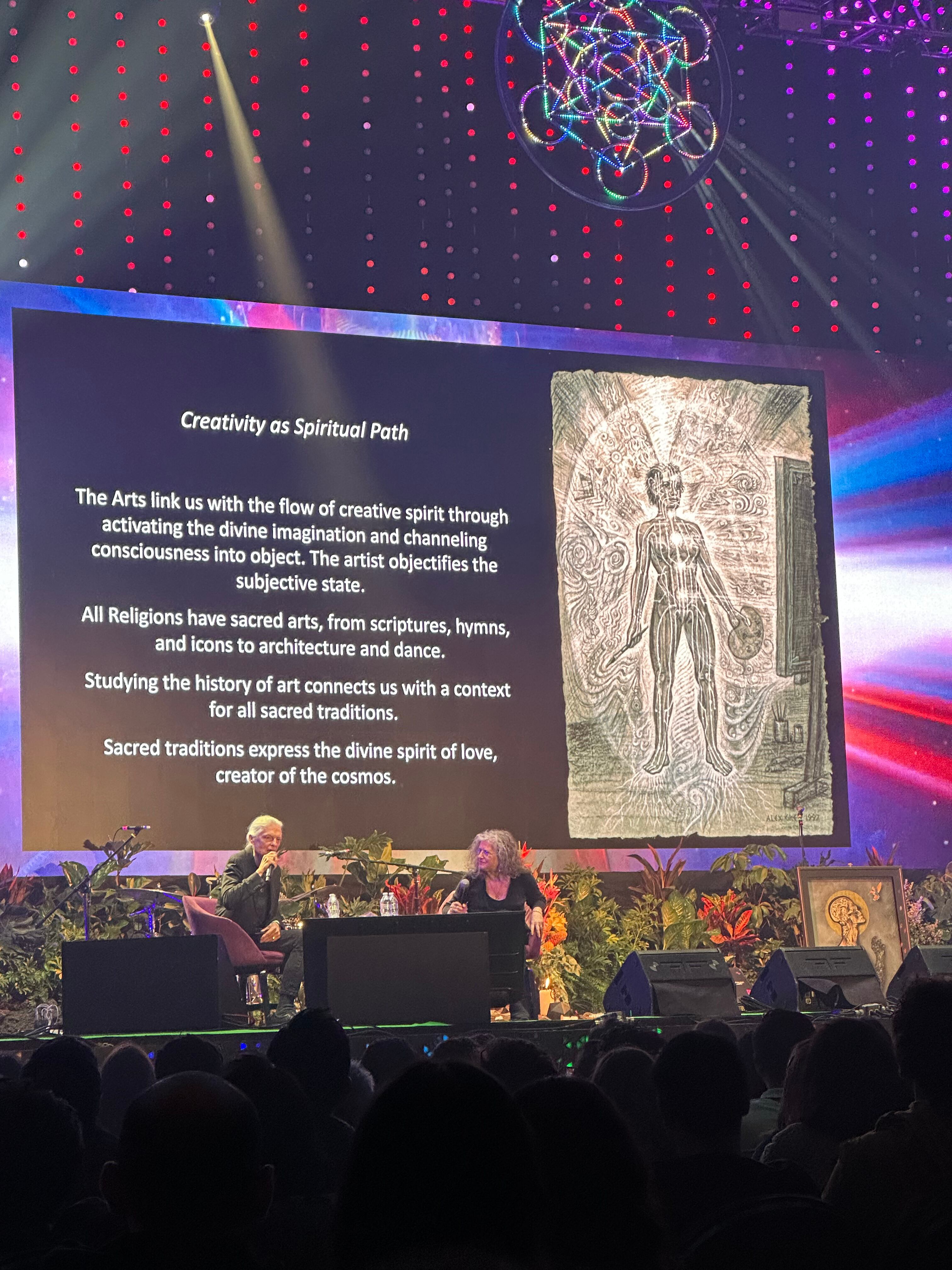 Alex y Allyson Grey compartiendo detalles que hay detrás de sus pinturas