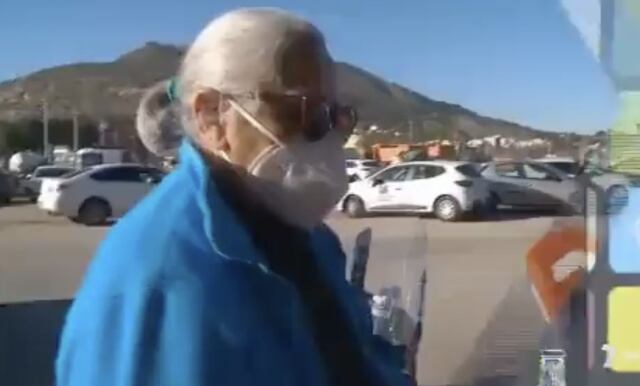 Abuelita creía que se había formado para la vacuna y en realidad estaba en la fila para comprar boletos de futbol