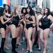 Modelos de talla grande "protestan" contra Victoria's Secret
