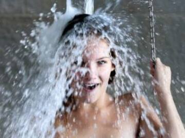 ¿Porqué las personas limpias se bañan por la noche y no por la mañana?