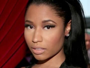 Nicki Minaj sube provocativa foto en la cama