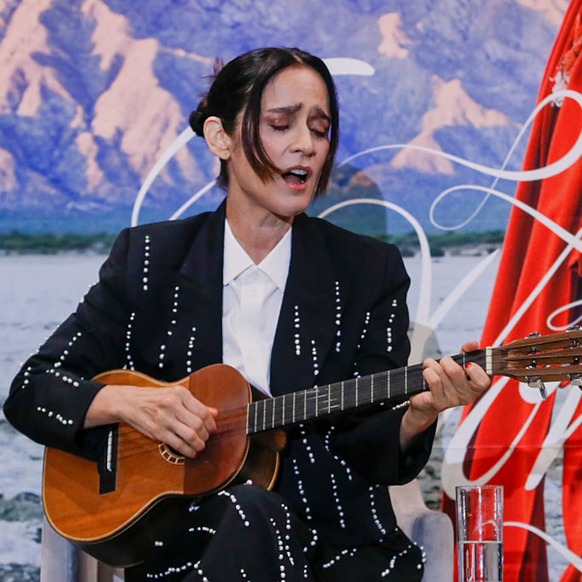 Impresiones honestas sobre “La Niña Futbolista”, la nueva canción de Julieta Venegas que dividió la opinión de los aficionados rumbo al Mundial