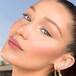 Bella Hadid comparte sexy foto topless