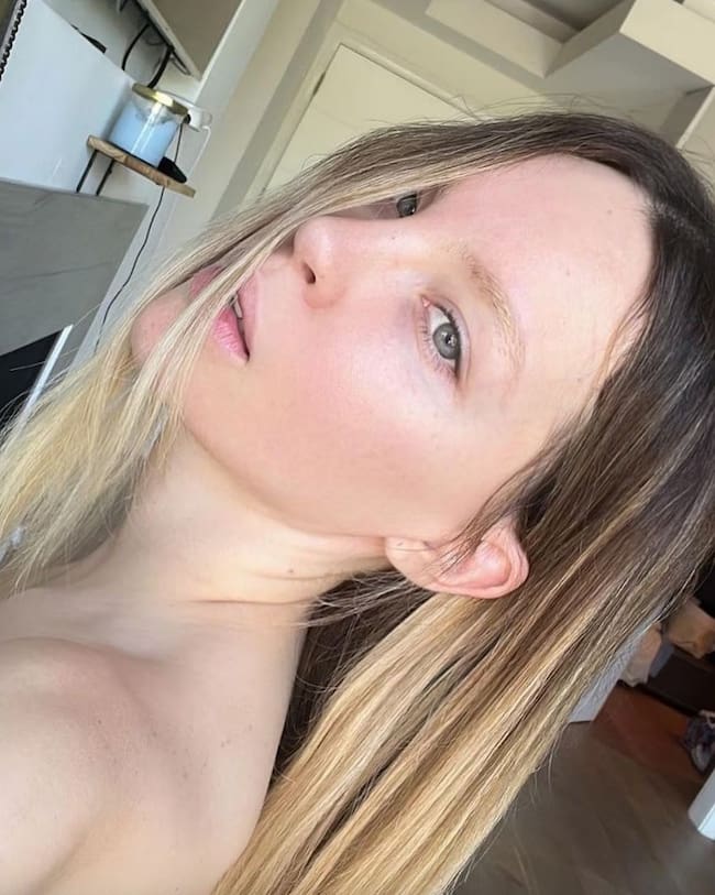 Belinda ha enamorado a sus fans aún estando sin cejas y sin maquillaje.