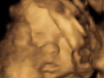 Sarah y "Chicharito" Hernández revelan si su bebé es niño o niña