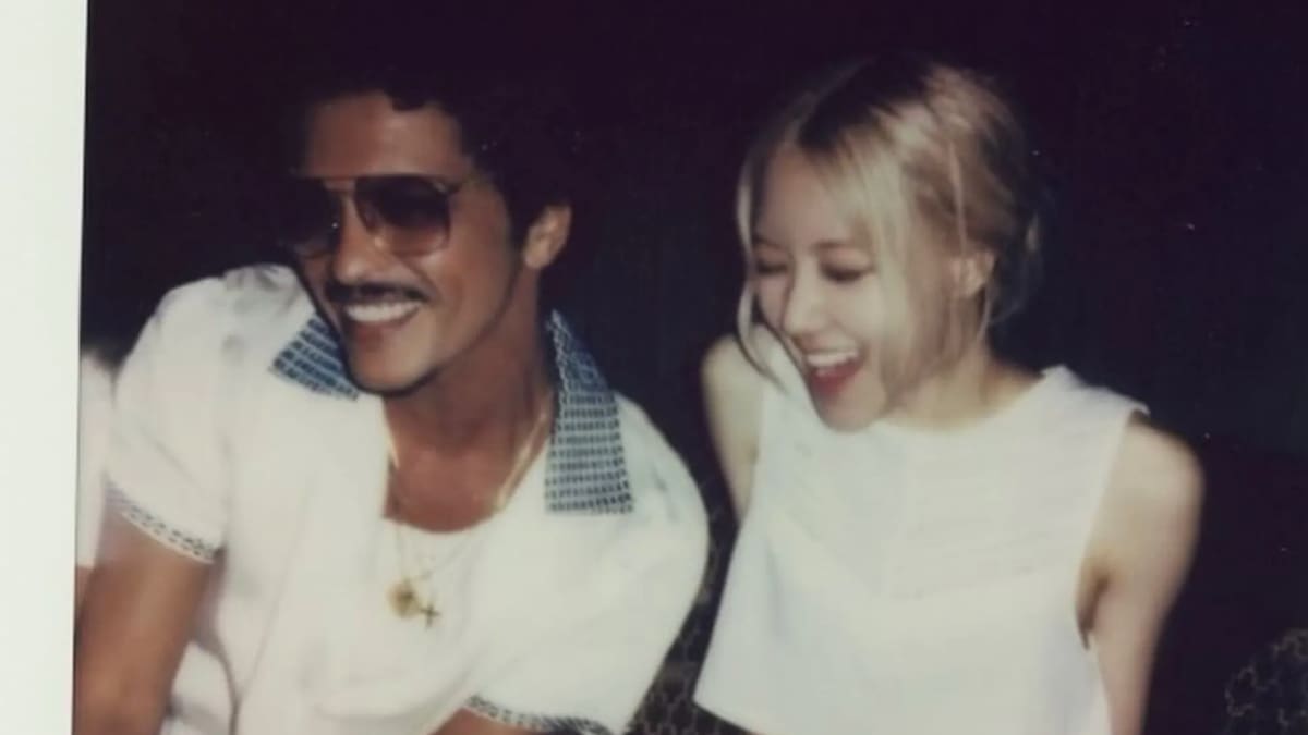 Bruno Mars estrena The Romantic y desata rumores con Rosé de BLACKPINK tras un momento viral