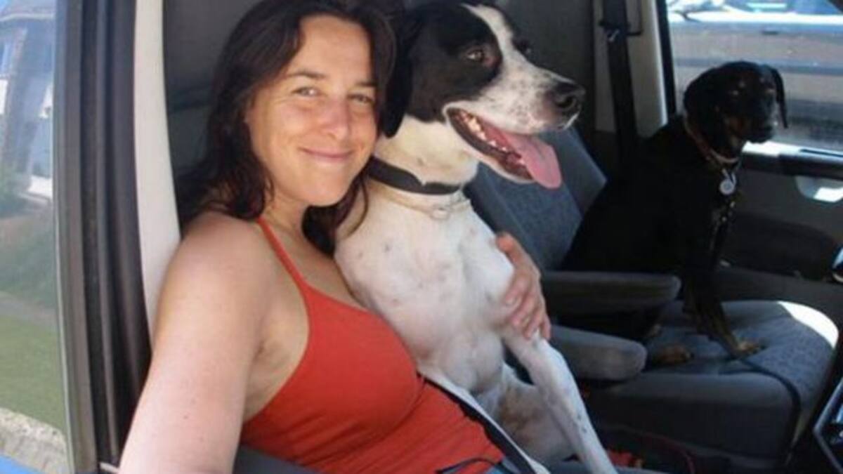 Se casará con su perro tras 'enviudar' de su gato