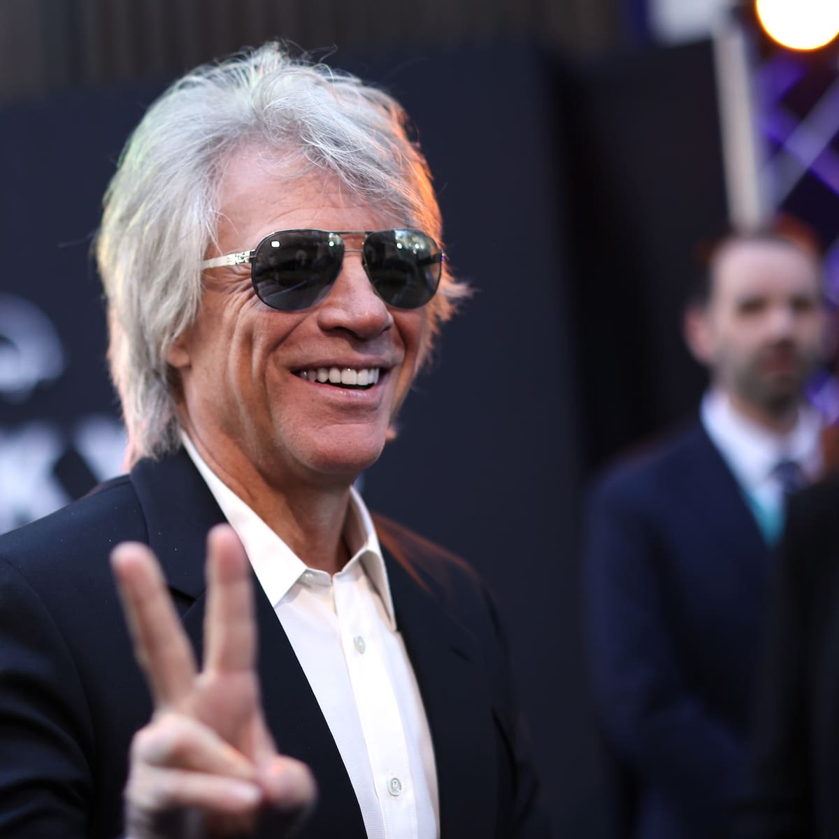 ¡Héroe! Bon Jovi evita que una mujer se quite la vida en medio de la grabación de su nuevo video