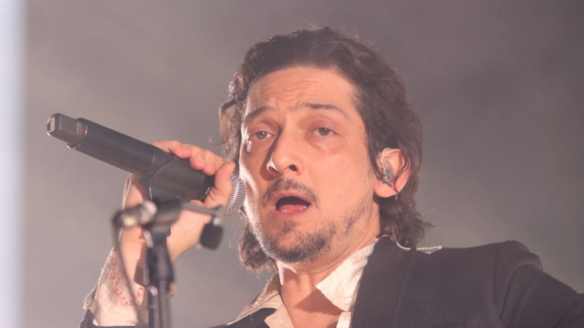 Conoce los detalles de “Manifiesto de un tremendo delirio”, el nuevo disco de León Larregui